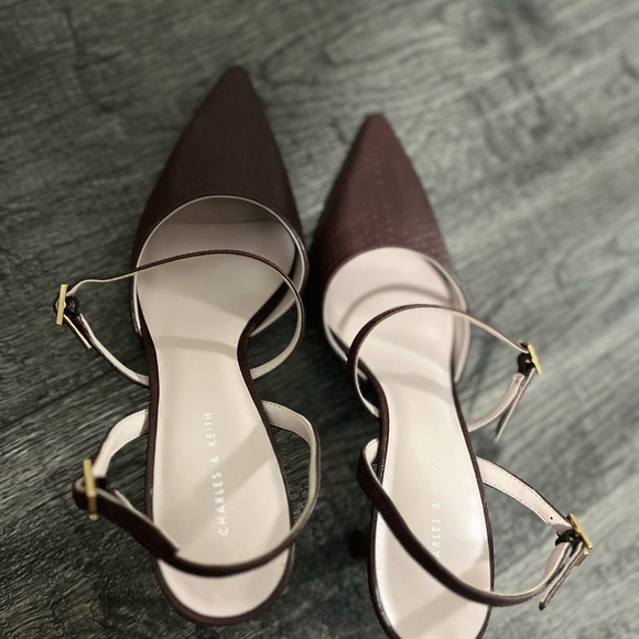 Beautiful and easy to wear shoes - Picture 2 of 3